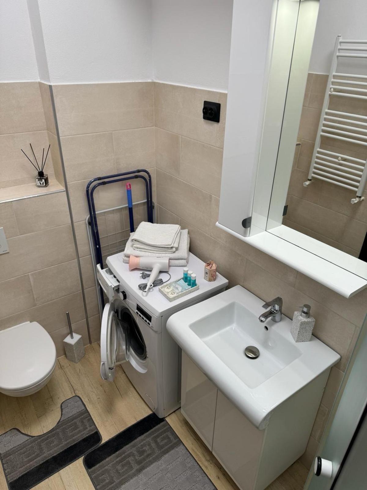 Luxury Young Residence Iasi Esterno foto