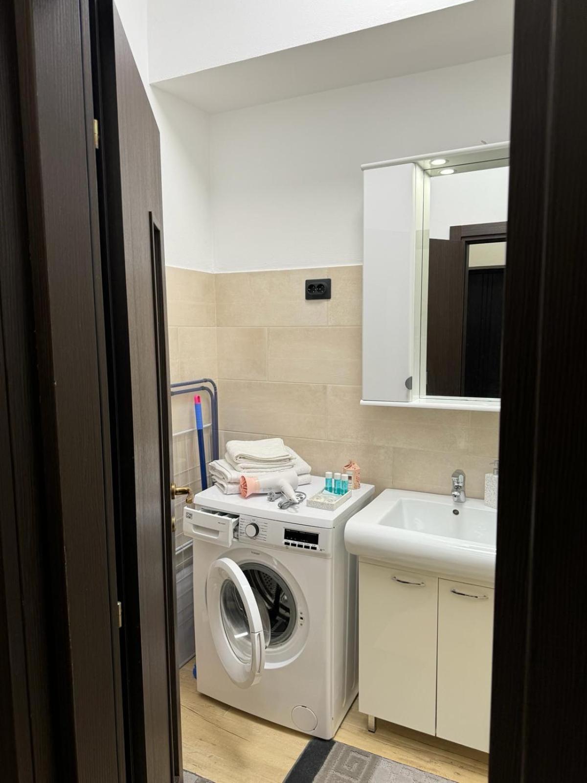 Luxury Young Residence Iasi Esterno foto