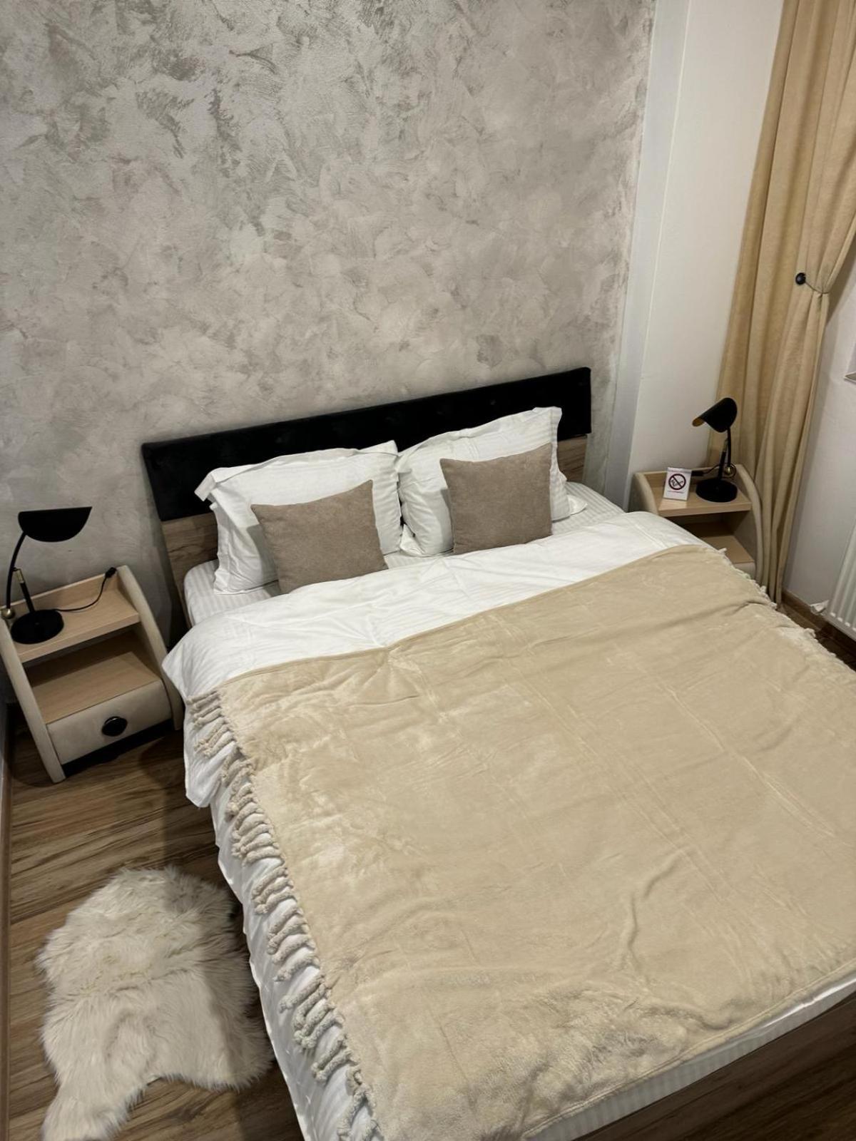 Luxury Young Residence Iasi Esterno foto